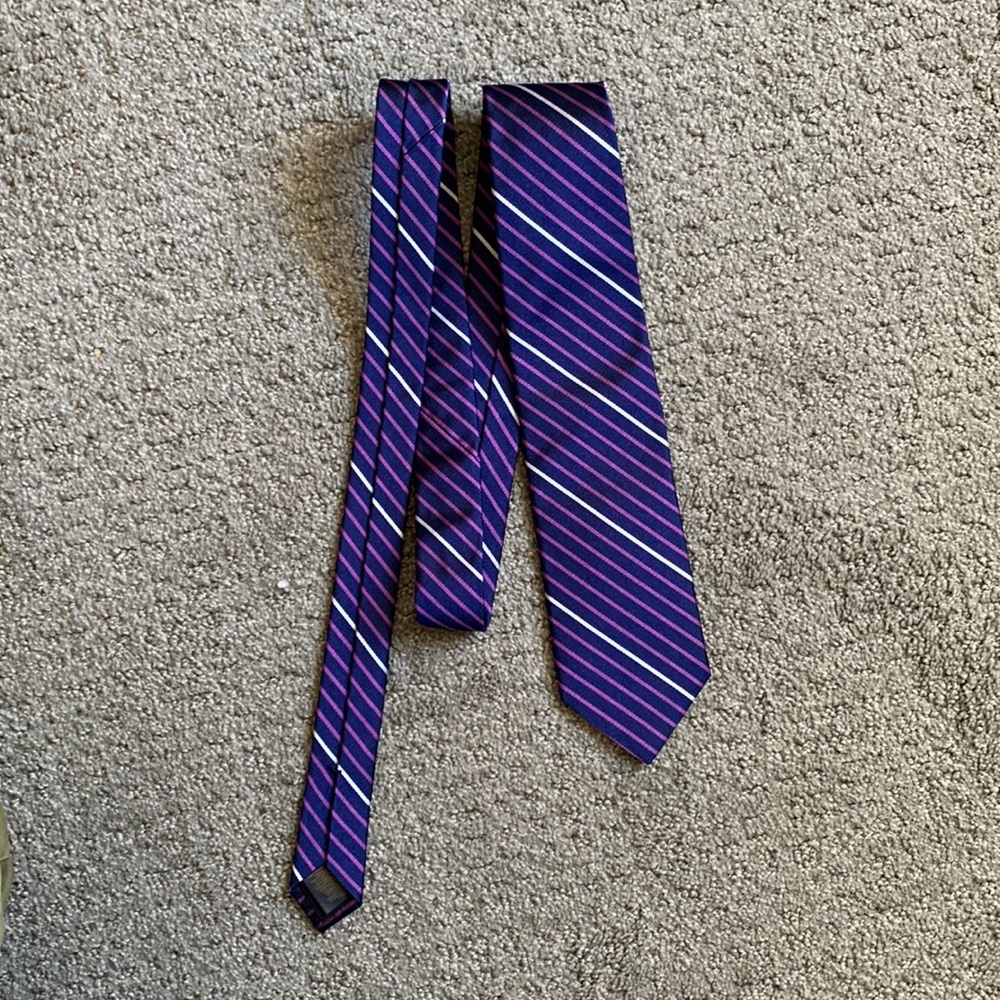 Elegant boldness - Brooks Brothers tie